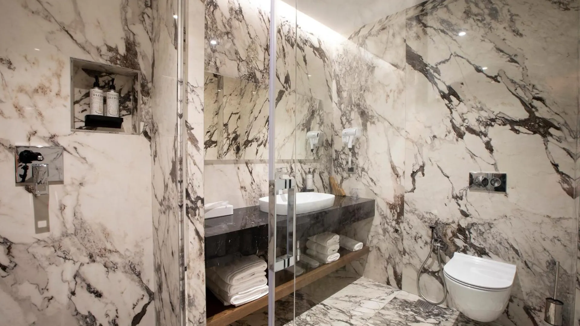 טיראנה Marinaj Hotel & Spa 4*,  אלבניה