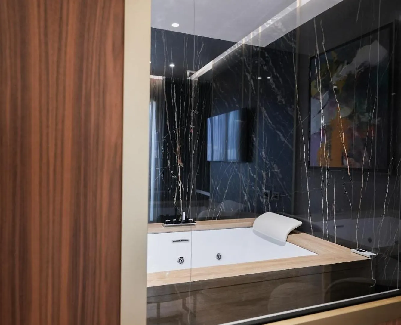 Marinaj Hotel & Spa Tirana 4*,
